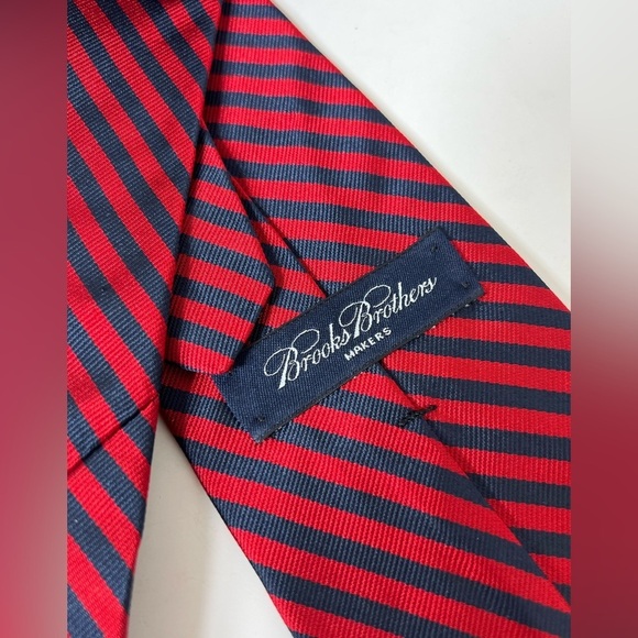 Brooks Brothers Woven in England Mads in USA Classic Red and Navy Power Tie - Picture 9 of 10